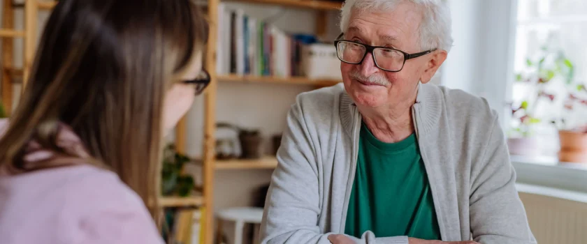 Zastanawiasz się jak zbudować zaufanie seniora? W Comfort Care mamy dla Ciebie kilka prosty rad, które w tym pomogą