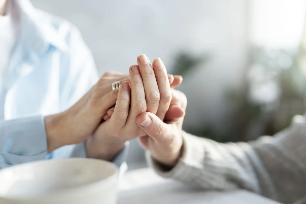 Opieka nad seniorem z chorobą Alzheimera. Zobacz poradnik Comfort Care.